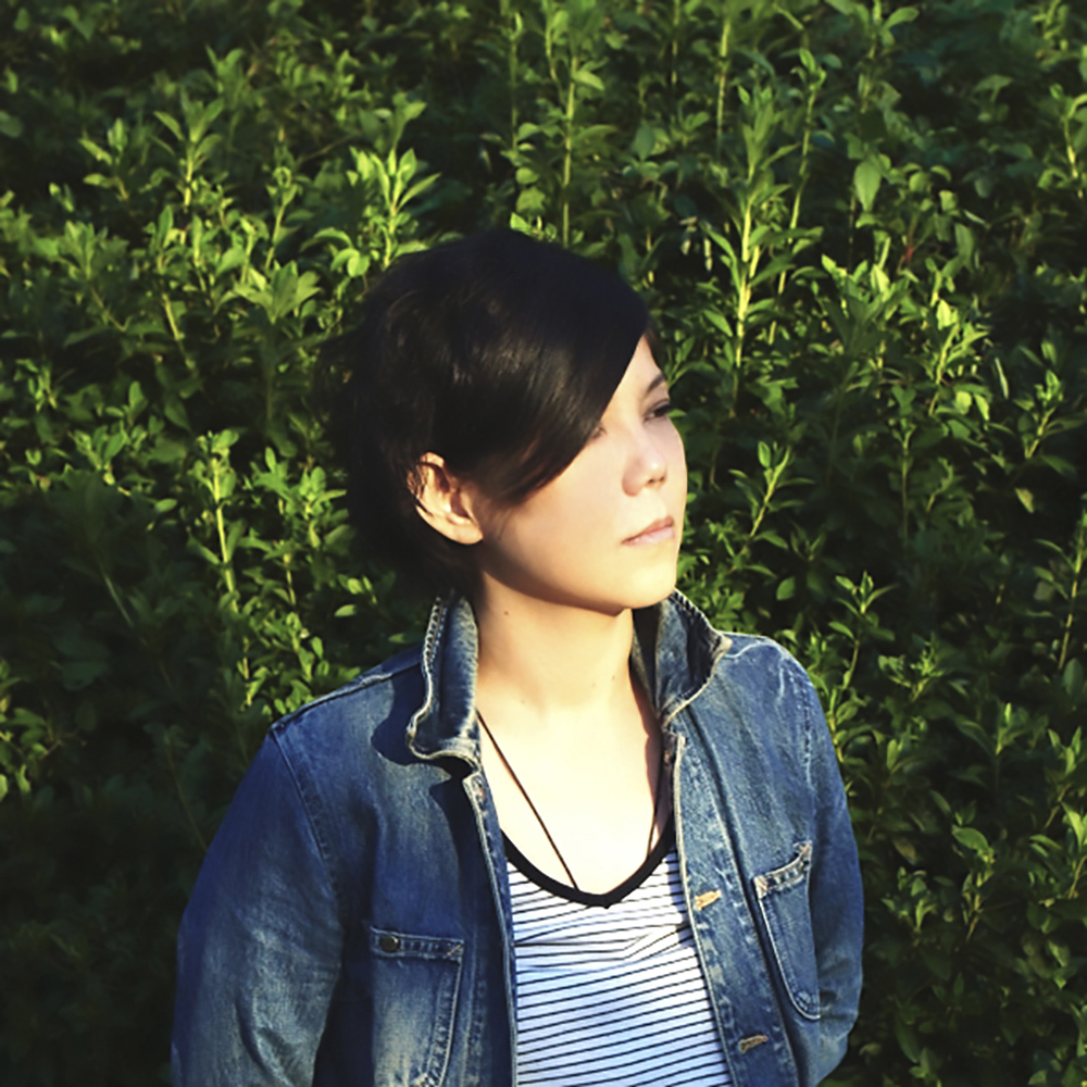 河合智子はベルリンを拠点に活動する写真家・アーティスト。米国 Academy of Art University San Franciscoを卒業。平成28年度新進芸術家海外研修員。ドイツ・ベルリンのクンストラーハウス・ベタ二エンのインターナショナル・スタジオ・プログラムに2017年から2018年まで参加。2021年オーストリア・ウィーンのVerlag für moderne Kunstより出版された作品集 Intimacy of Paradiseがドイツ写真集賞2021銀賞 (Deutscher Fotobuchpreis)を受賞。

Tomoko Kawai is a Japanese artist based in Berlin